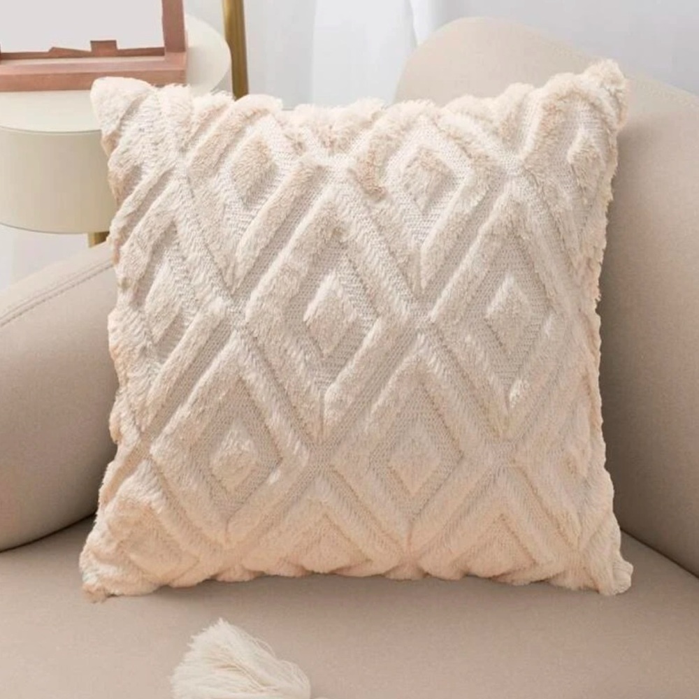 SHEIN Geo Pattern Fuzzy Cushion Cover Without Filler Beige 3 Pack